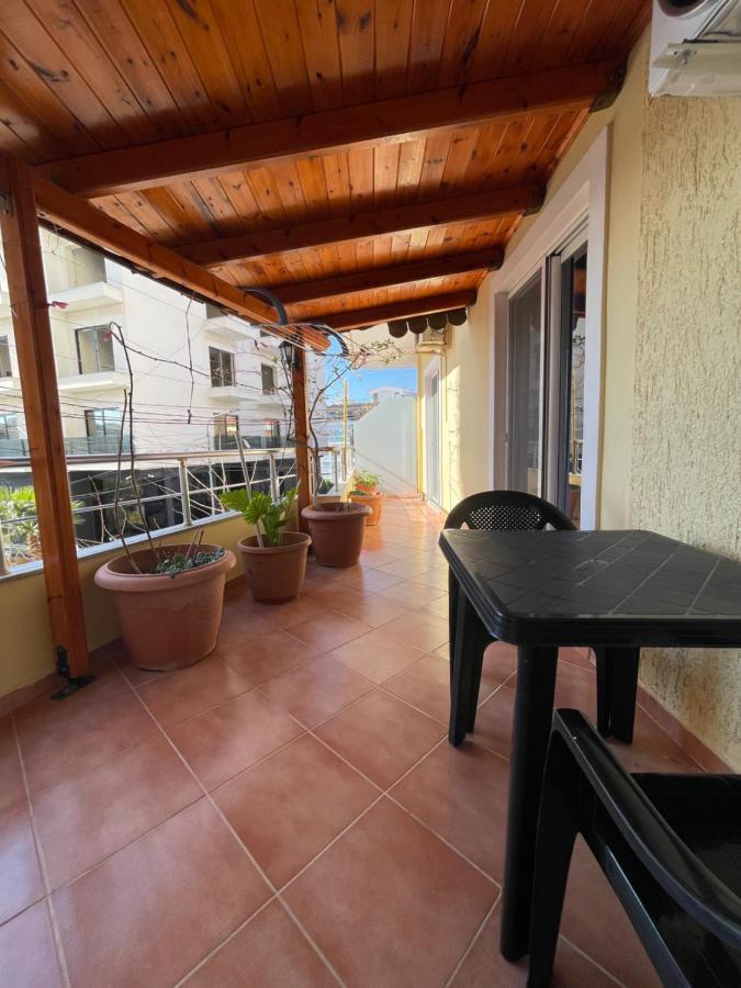 Modern Beachfront Apartments Sarande Bagian luar foto