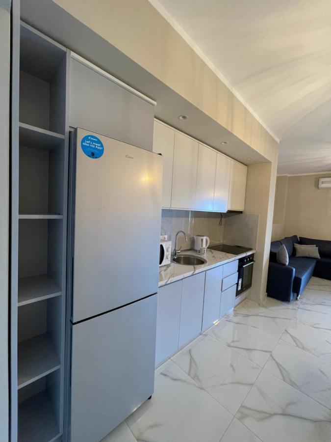 Modern Beachfront Apartments Sarande Bagian luar foto