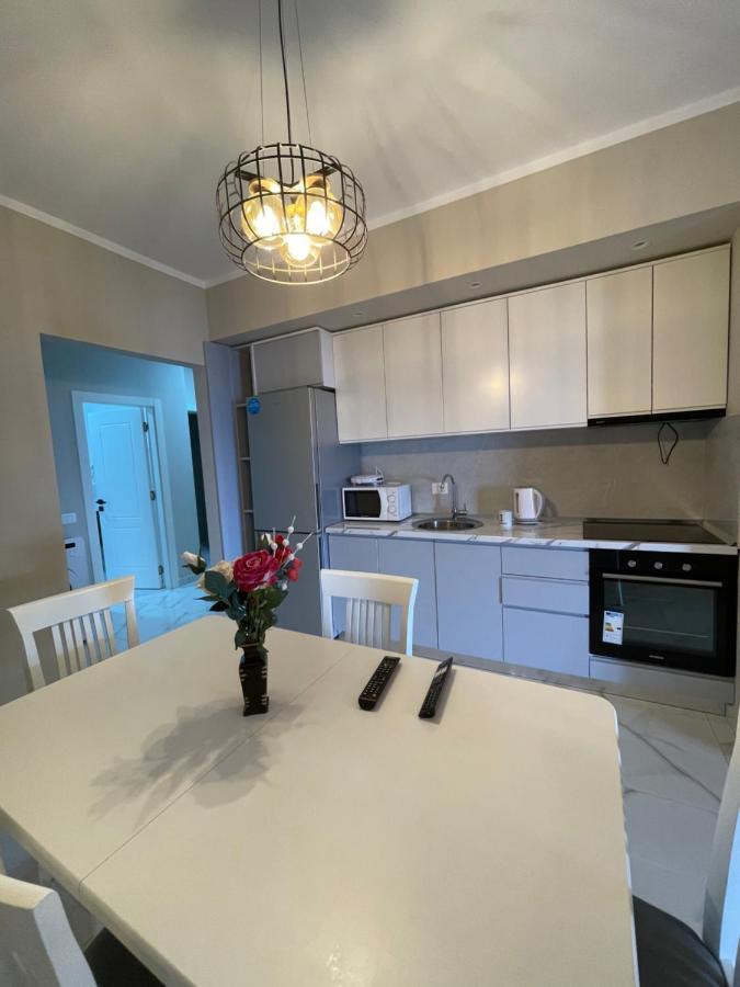 Modern Beachfront Apartments Sarande Bagian luar foto