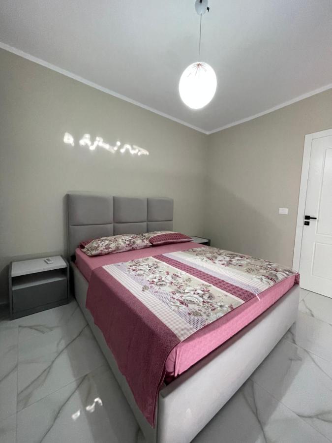 Modern Beachfront Apartments Sarande Bagian luar foto