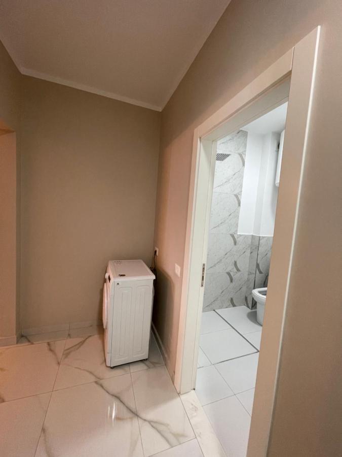 Modern Beachfront Apartments Sarande Bagian luar foto