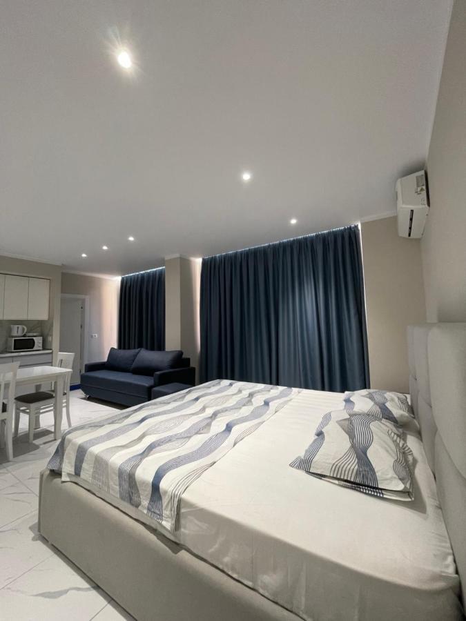 Modern Beachfront Apartments Sarande Bagian luar foto