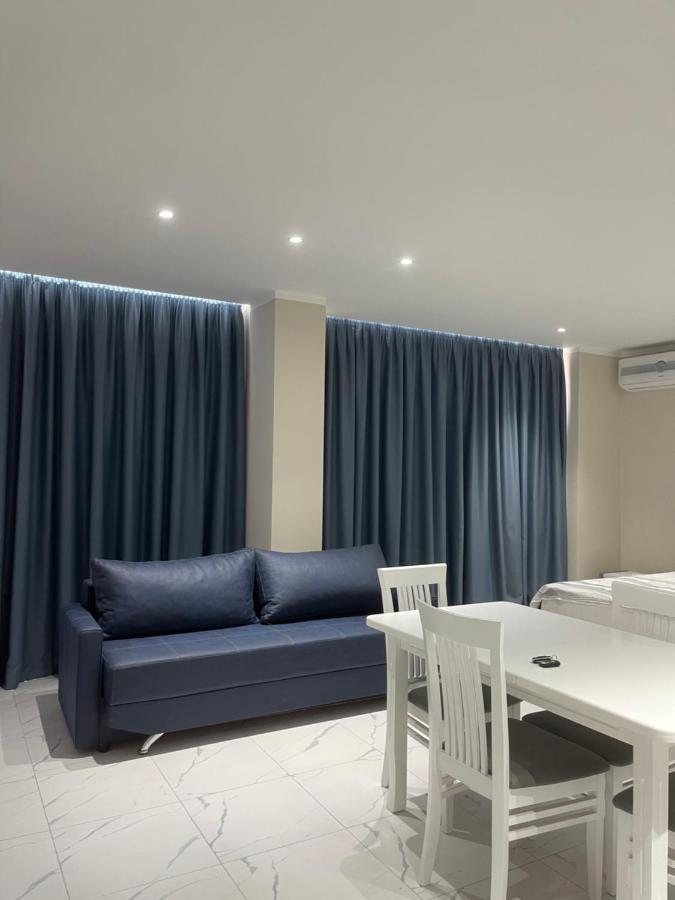 Modern Beachfront Apartments Sarande Bagian luar foto