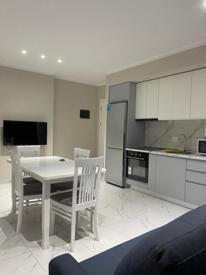Modern Beachfront Apartments Sarande Bagian luar foto