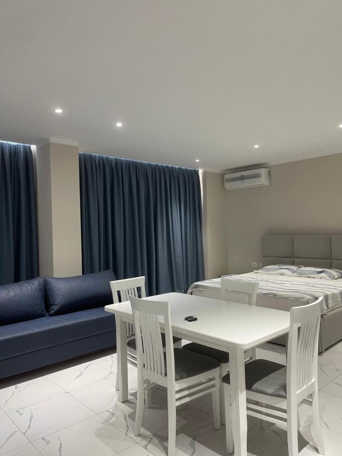 Modern Beachfront Apartments Sarande Bagian luar foto