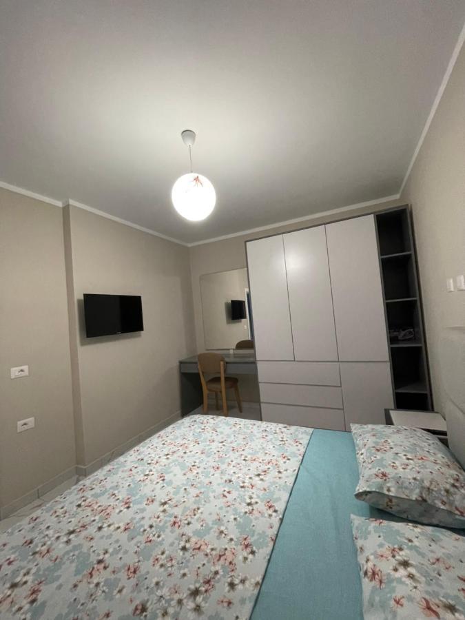 Modern Beachfront Apartments Sarande Bagian luar foto
