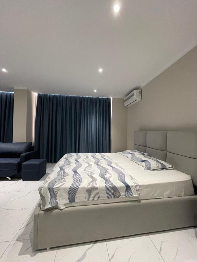Modern Beachfront Apartments Sarande Bagian luar foto