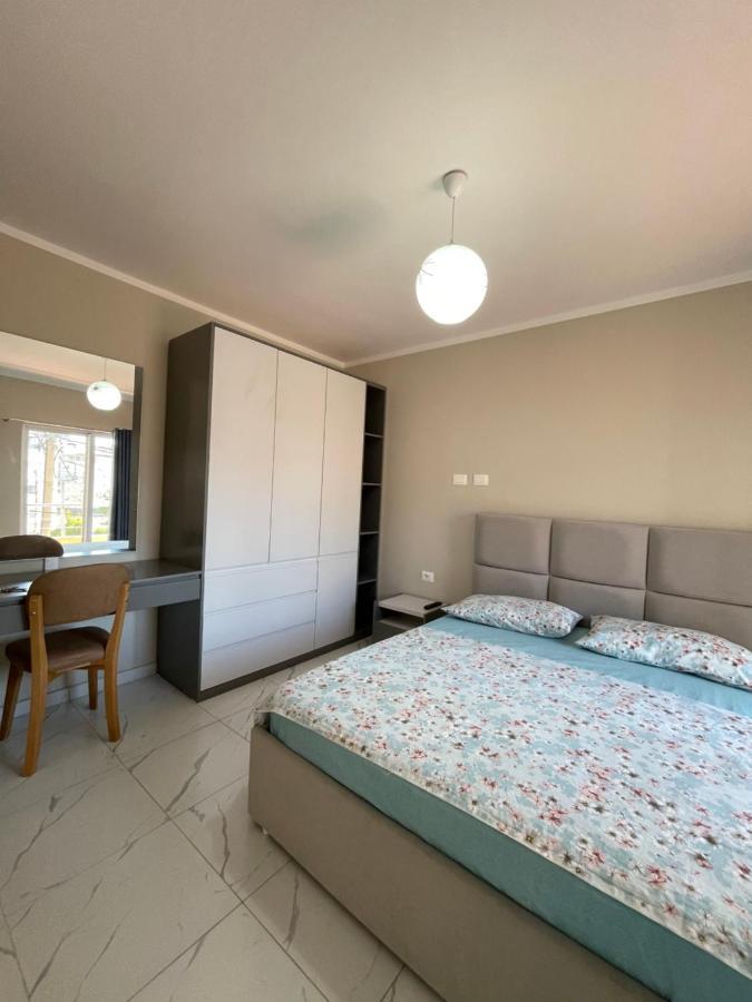 Modern Beachfront Apartments Sarande Bagian luar foto