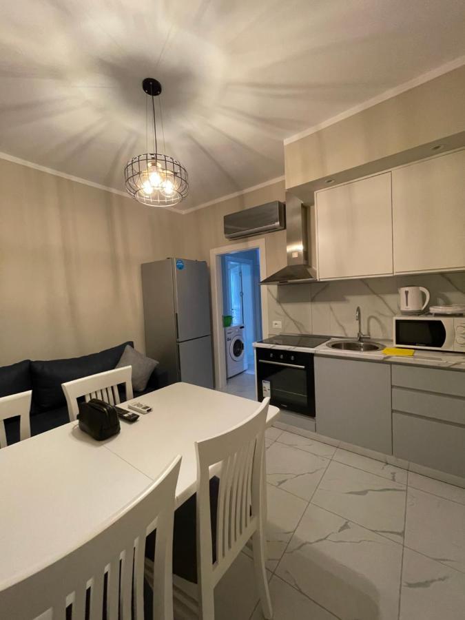 Modern Beachfront Apartments Sarande Bagian luar foto
