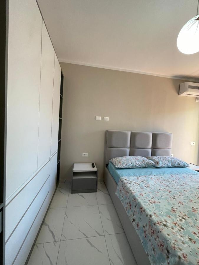 Modern Beachfront Apartments Sarande Bagian luar foto